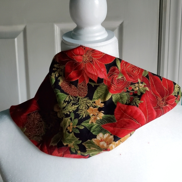 Womens handmade infinity scarf - Picture 4 of 6